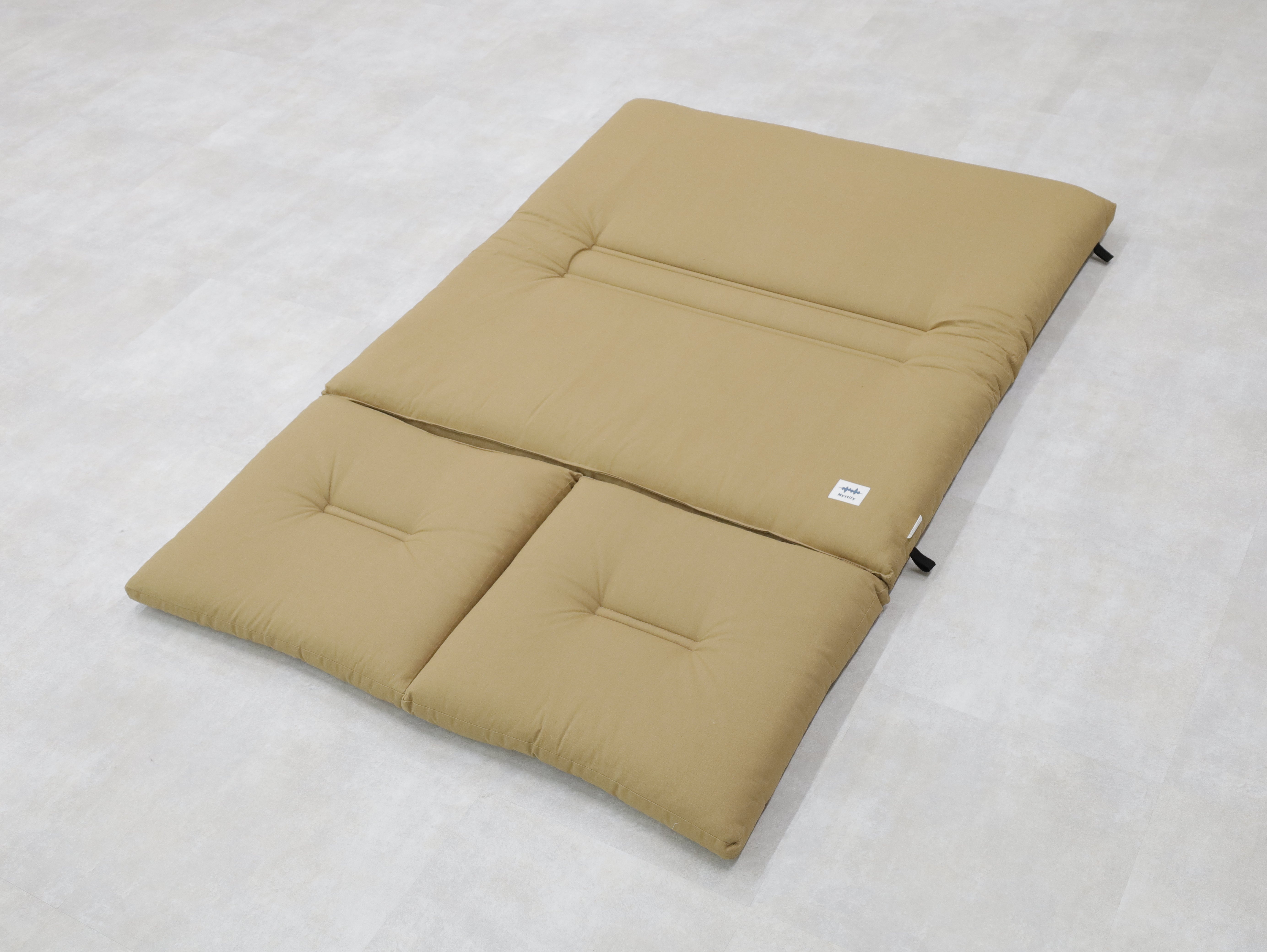 切り離せて場所を取らない万能マットレス 「awesomeマットレス」